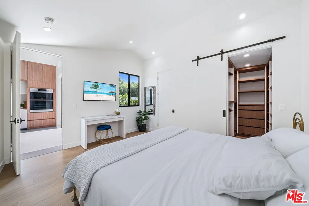 8982 Norma Place, West Hollywood, California 90069 home-pic-14