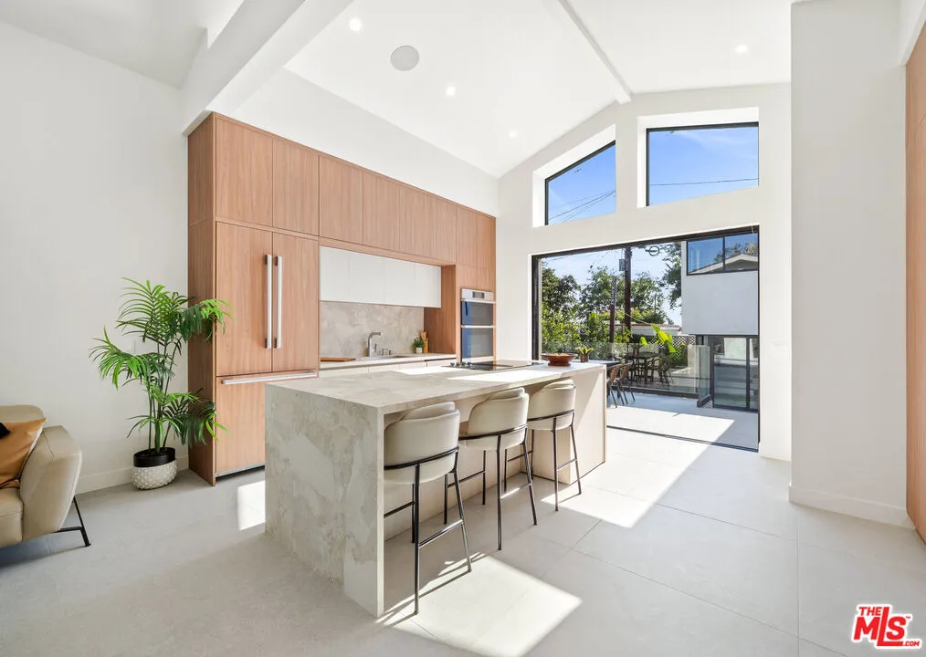 8982 Norma Place, West Hollywood, California 90069 home-pic-11
