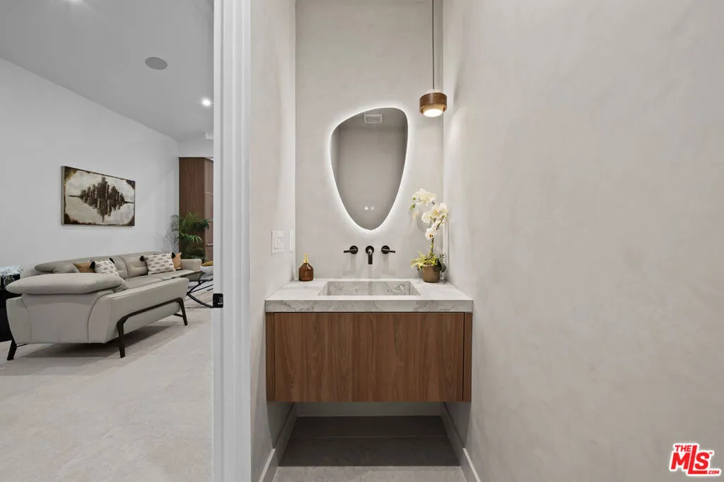 8982 Norma Place, West Hollywood, California 90069 home-pic-7