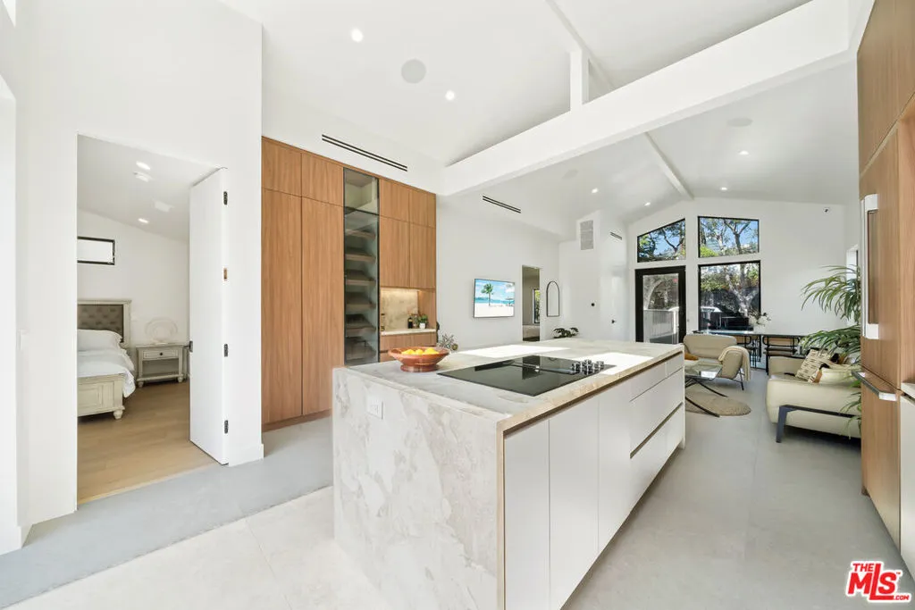 8982 Norma Place, West Hollywood, California 90069 home-pic-12
