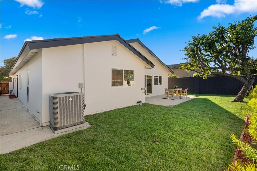 4589 Almond Avenue, Seal Beach, California 90740 home-pic-33