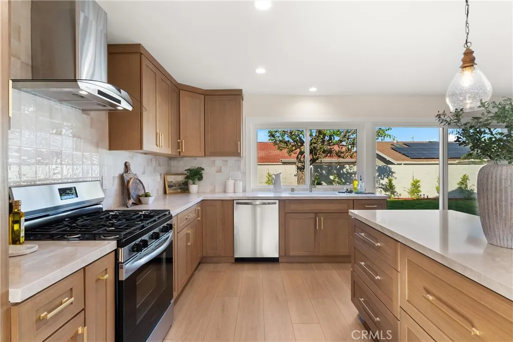 4589 Almond Avenue, Seal Beach, California 90740 home-pic-28