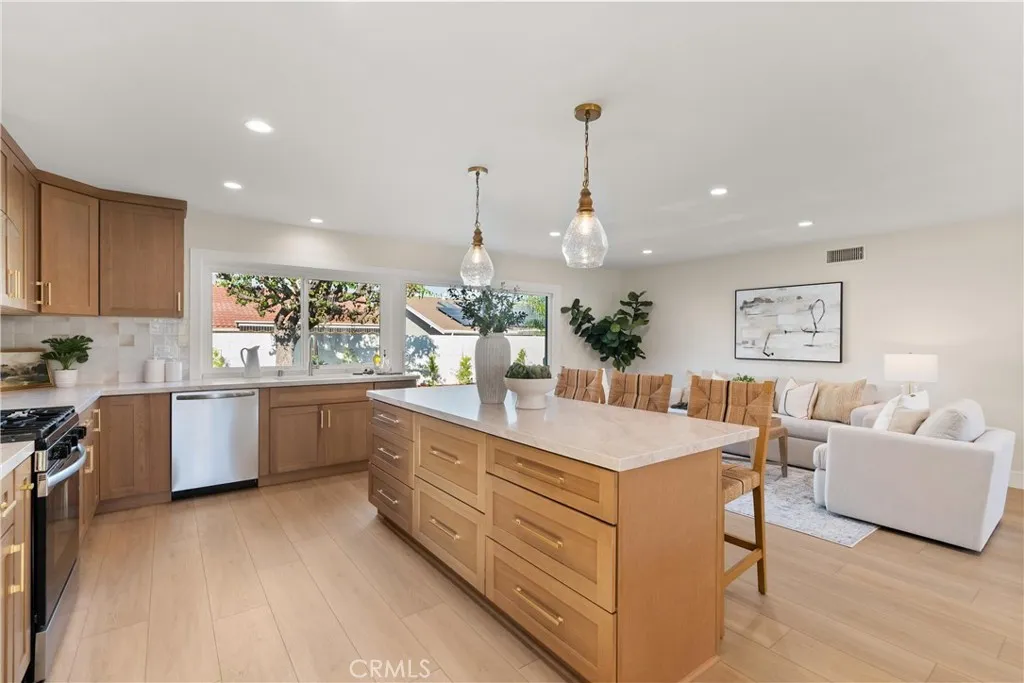 4589 Almond Avenue, Seal Beach, California 90740 home-pic-5