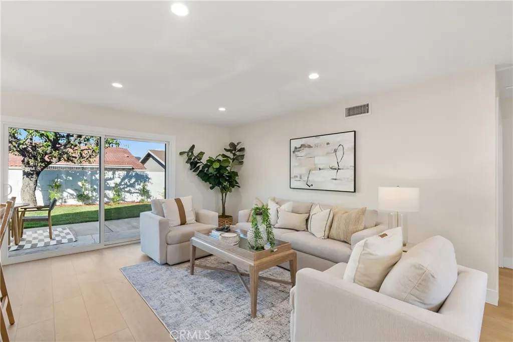4589 Almond Avenue, Seal Beach, California 90740 home-pic-8