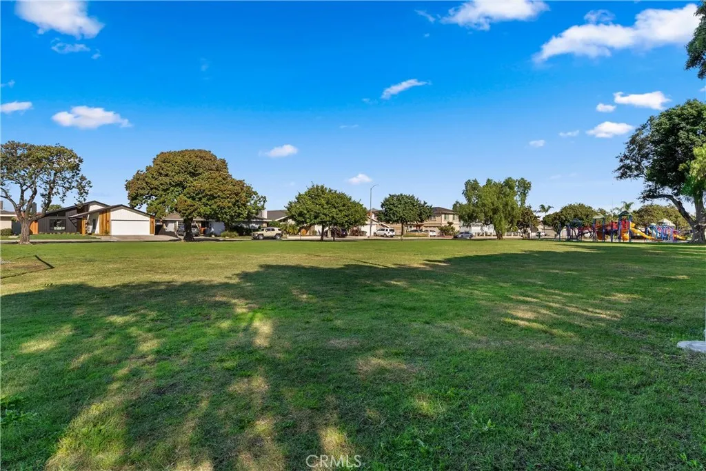 4589 Almond Avenue, Seal Beach, California 90740 home-pic-37