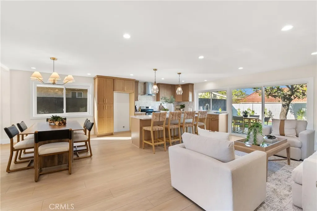 4589 Almond Avenue, Seal Beach, California 90740 home-pic-4