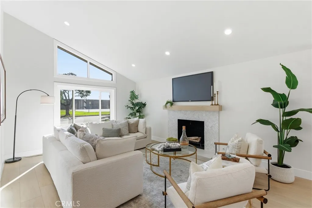 4589 Almond Avenue, Seal Beach, California 90740 home-pic-24