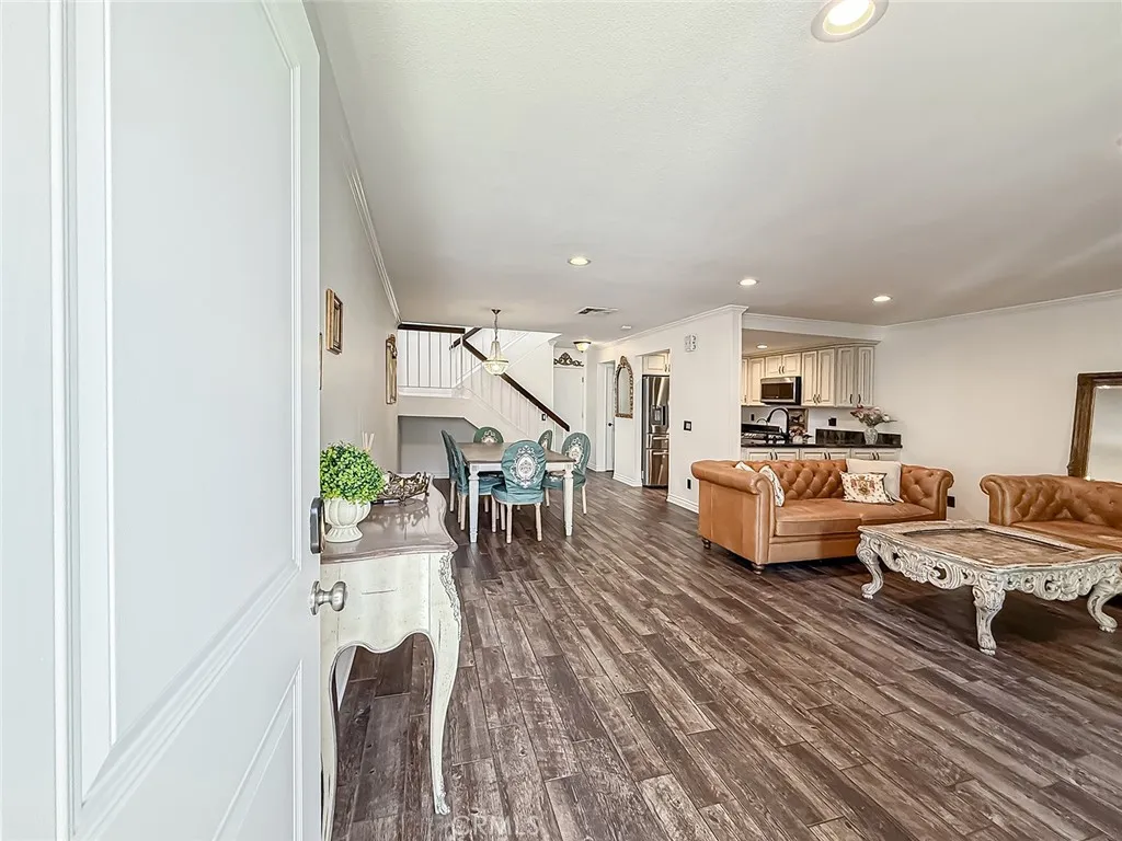 1928 Stow, Simi Valley, California 93063 home-pic-3