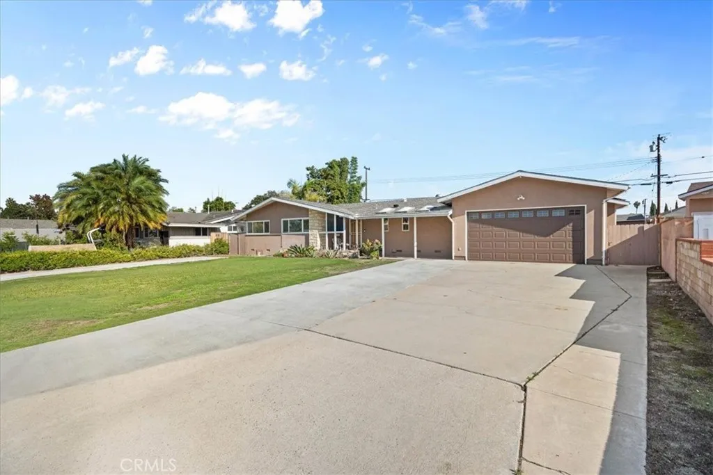 11142 Yana Dr, Garden Grove, California 92841 home-pic-1