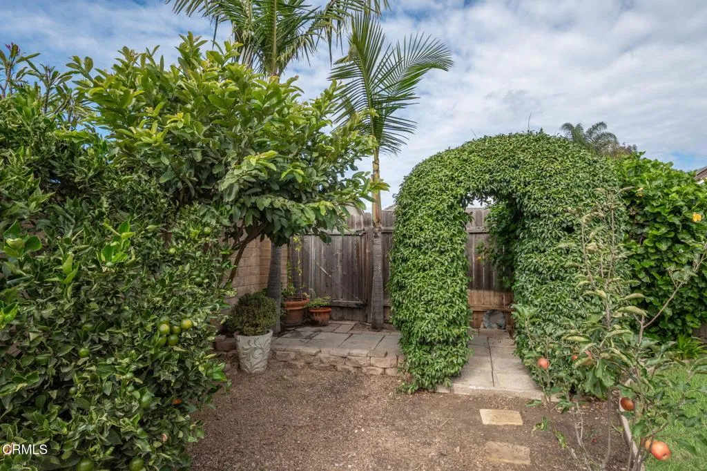2363 Seagull Avenue, Ventura, California 93003 home-pic-32