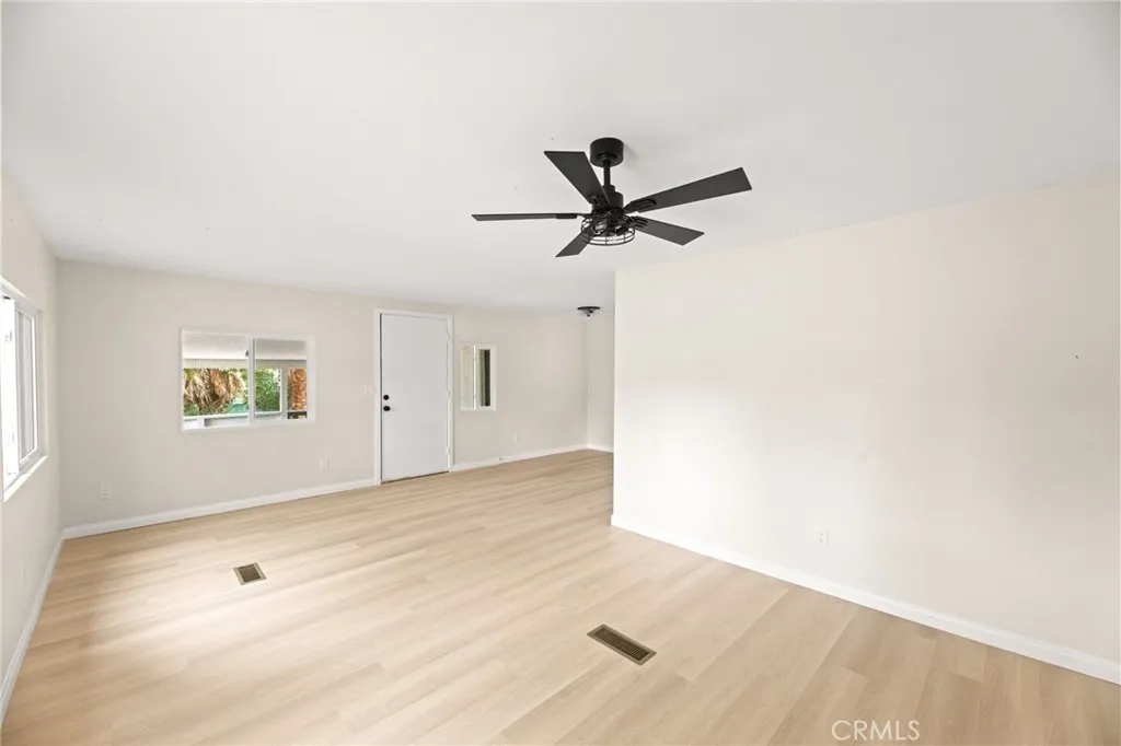 300 Diana, Perris, California 92570 home-pic-7