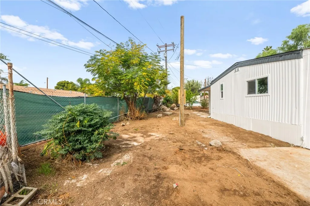 300 Diana, Perris, California 92570 home-pic-36