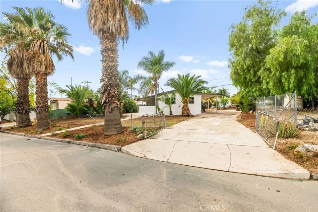 300 Diana, Perris, California 92570 home-pic-1