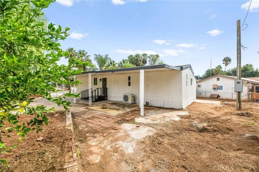 300 Diana, Perris, California 92570 home-pic-37