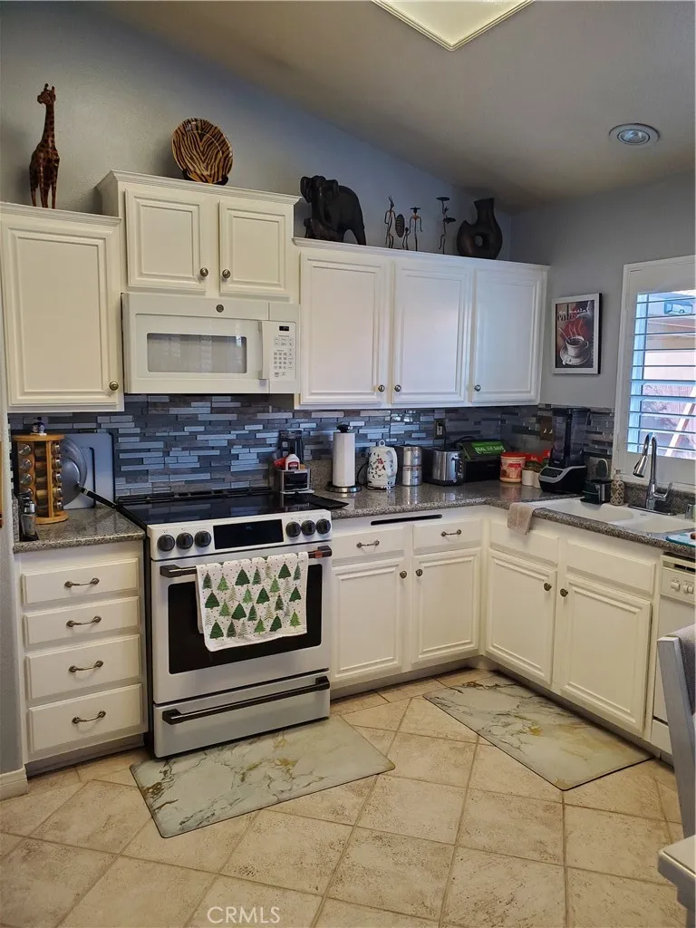 13260 Northstar, Victorville, California 92392 home-pic-4