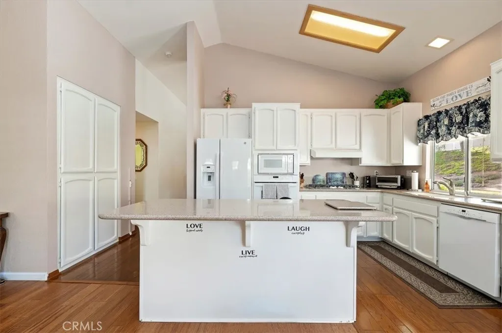 11691 Knoll Vista, Moreno Valley, California 92555 home-pic-17