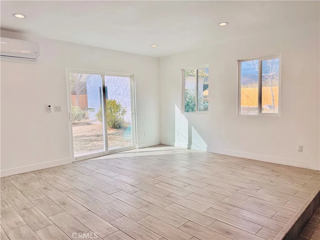 9888 Terrace Drive, Morongo Valley, California 92256 home-pic-4