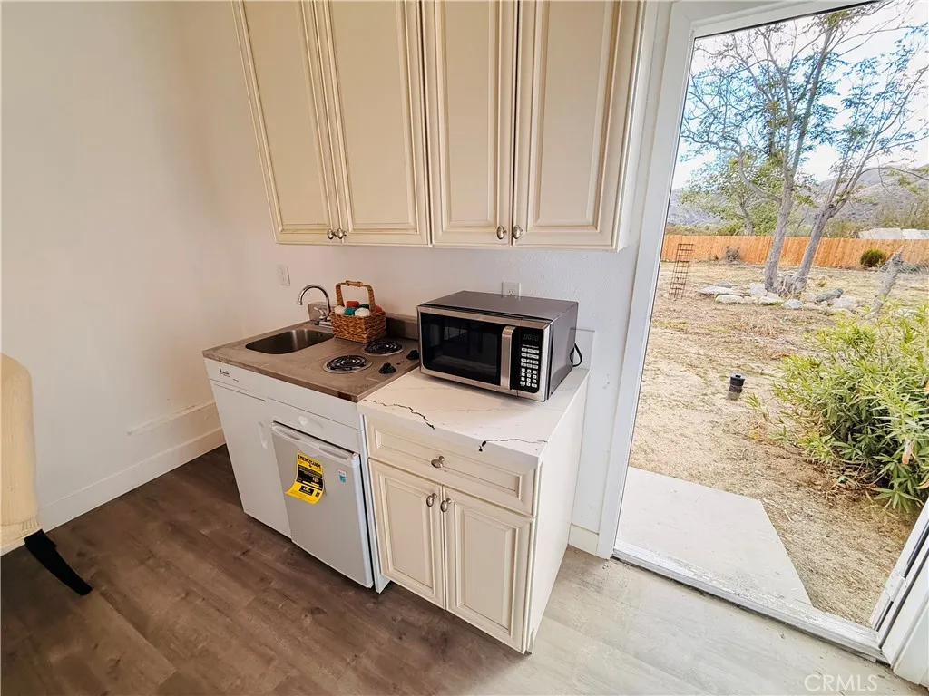 9888 Terrace Drive, Morongo Valley, California 92256 home-pic-24