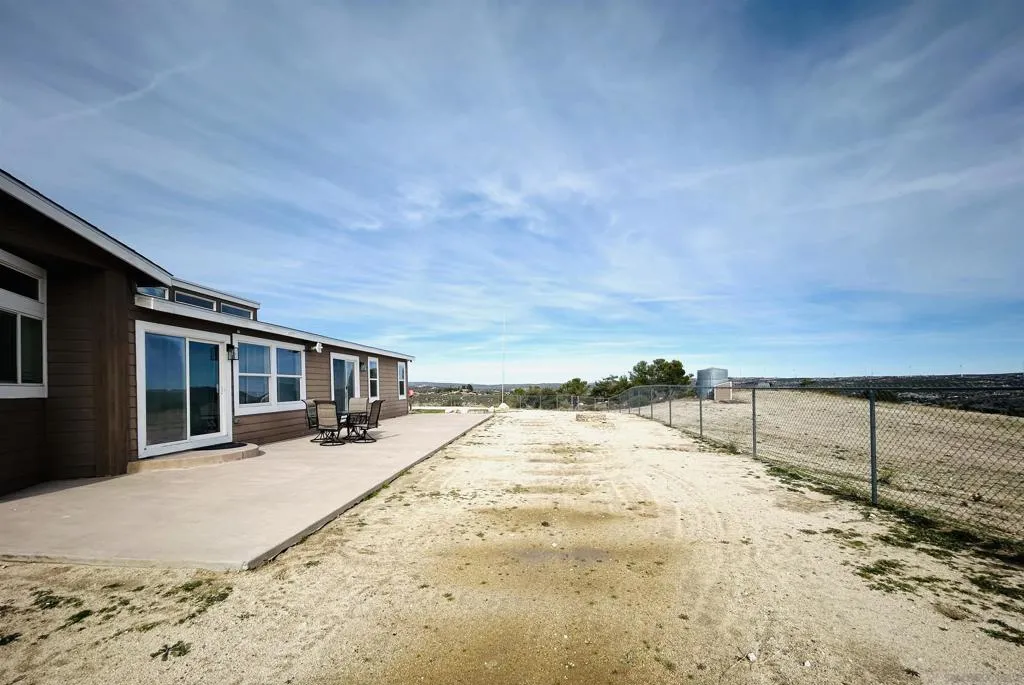 39201 Opalocka Road, Boulevard, California 91905 home-pic-17