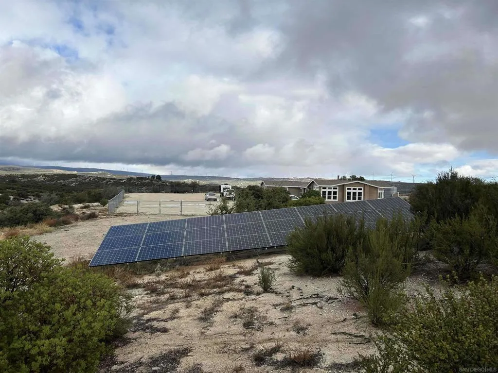 39201 Opalocka Road, Boulevard, California 91905 home-pic-19