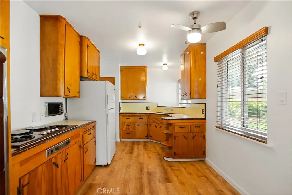 924 W E, Ontario, California 91762 home-pic-15