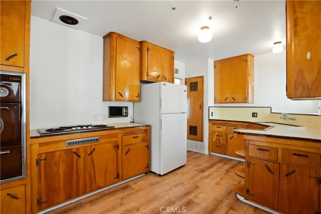 924 W E, Ontario, California 91762 home-pic-16