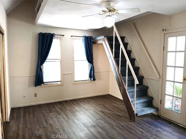 Bedroom w/storage loft