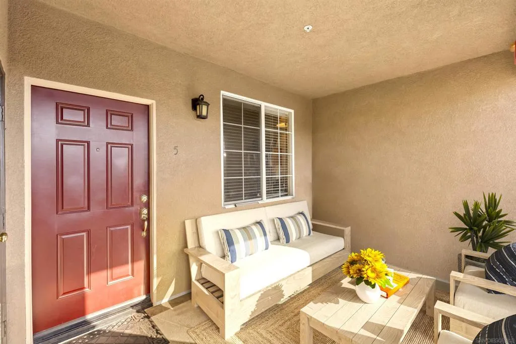 14520 Camino De La Luna 5, San Diego, California 92127 home-pic-2
