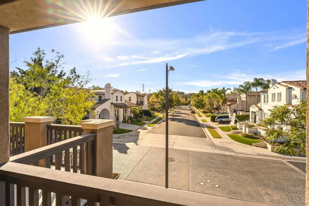 14520 Camino De La Luna 5, San Diego, California 92127 home-pic-1