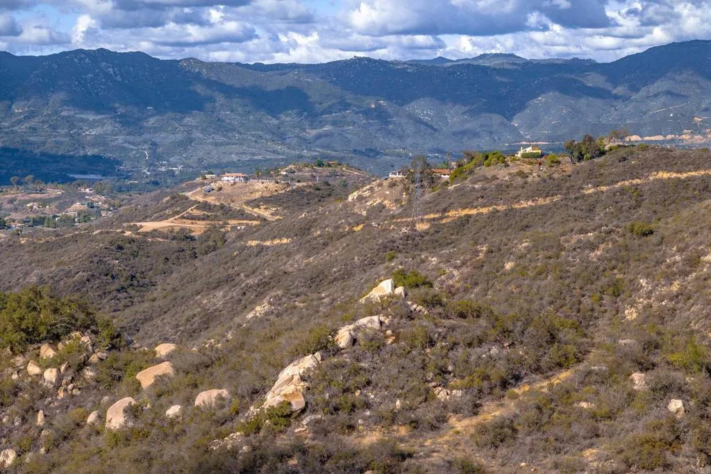 2494 Donnil Lane, Fallbrook, California 92028 home-pic-34