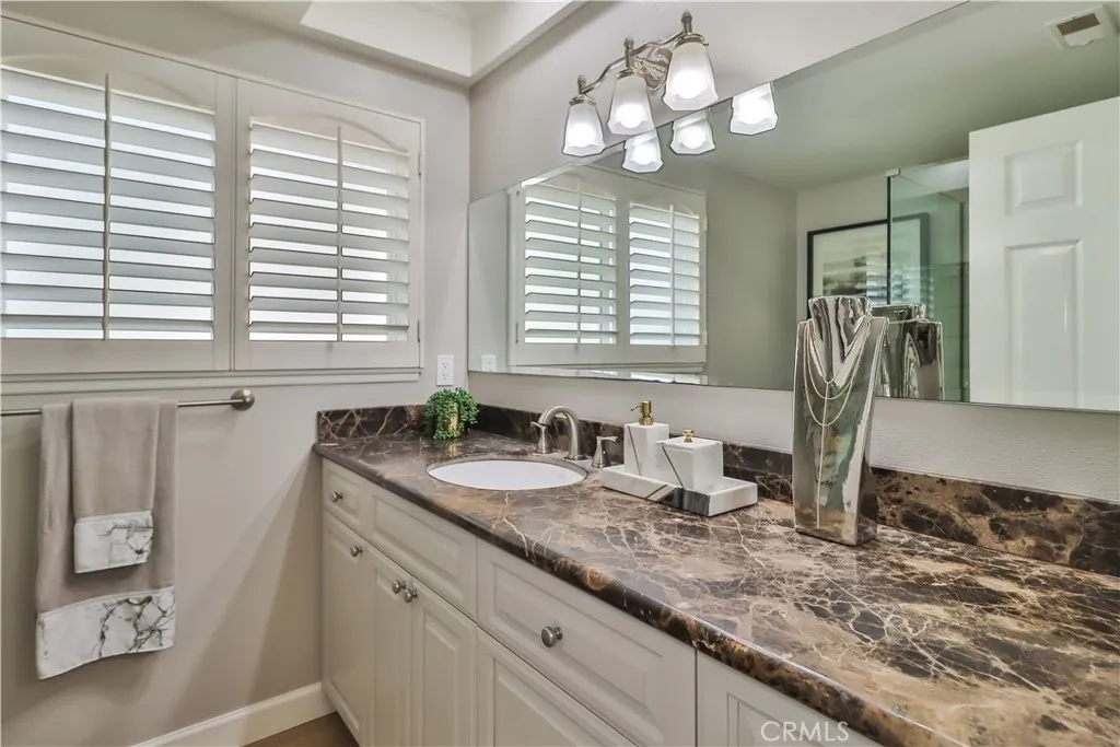 2747 Granvia Place, Thousand Oaks, California 91360 home-pic-32
