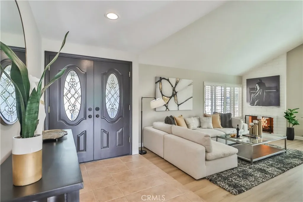 2747 Granvia Place, Thousand Oaks, California 91360 home-pic-11