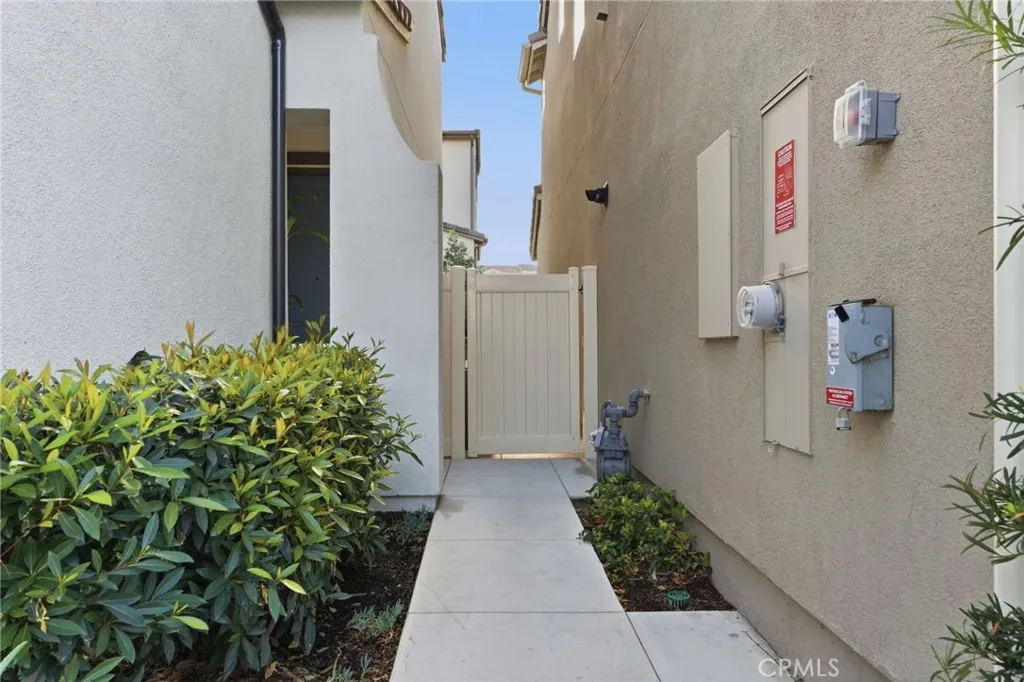 4056 Spring Haven Lane, Corona, California 92883 home-pic-3