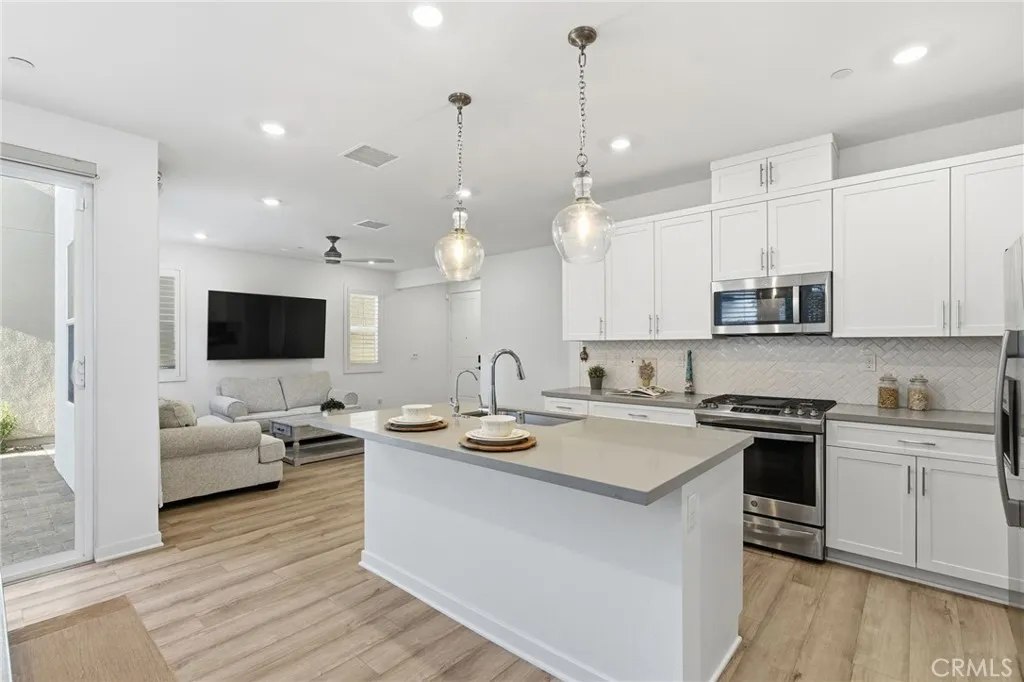 4056 Spring Haven Lane, Corona, California 92883 home-pic-14