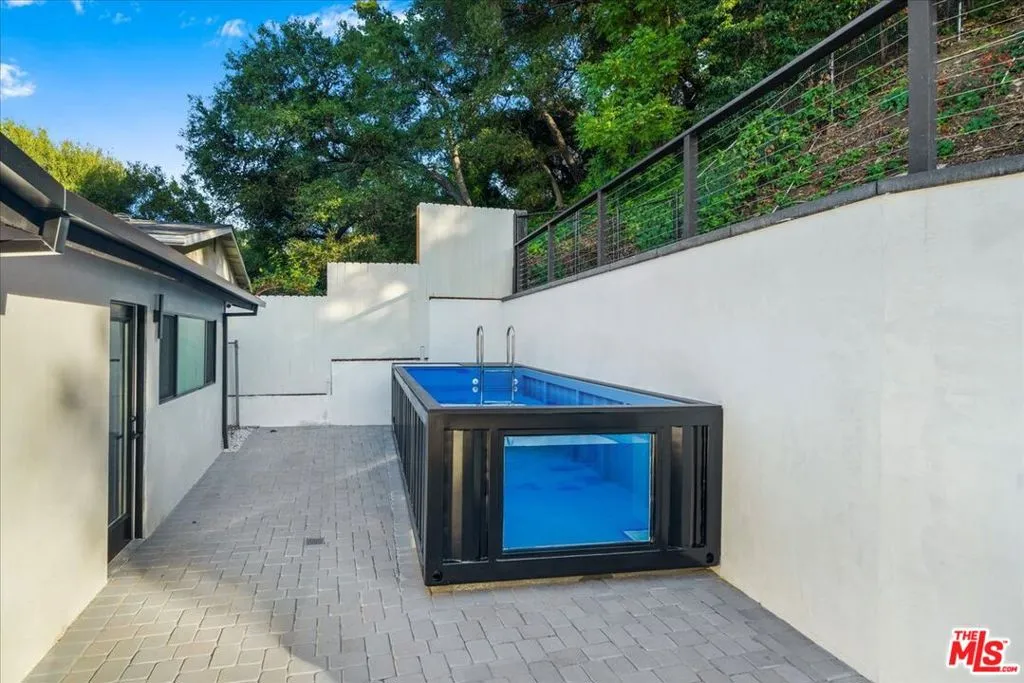 3873 Royal Woods Drive, Sherman Oaks, California 91403 home-pic-28