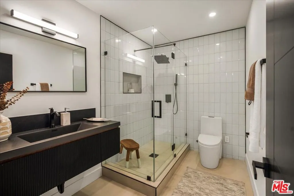 3873 Royal Woods Drive, Sherman Oaks, California 91403 home-pic-20