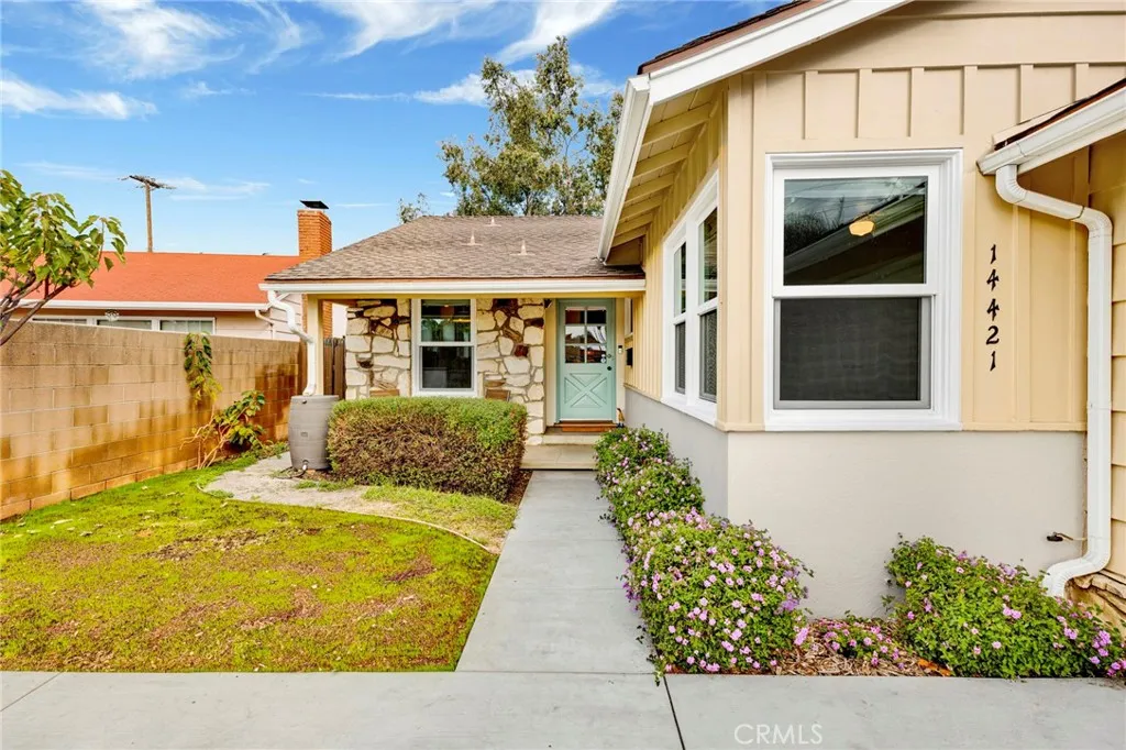 14421 Cohasset Street, Van Nuys, California 91405 home-pic-2