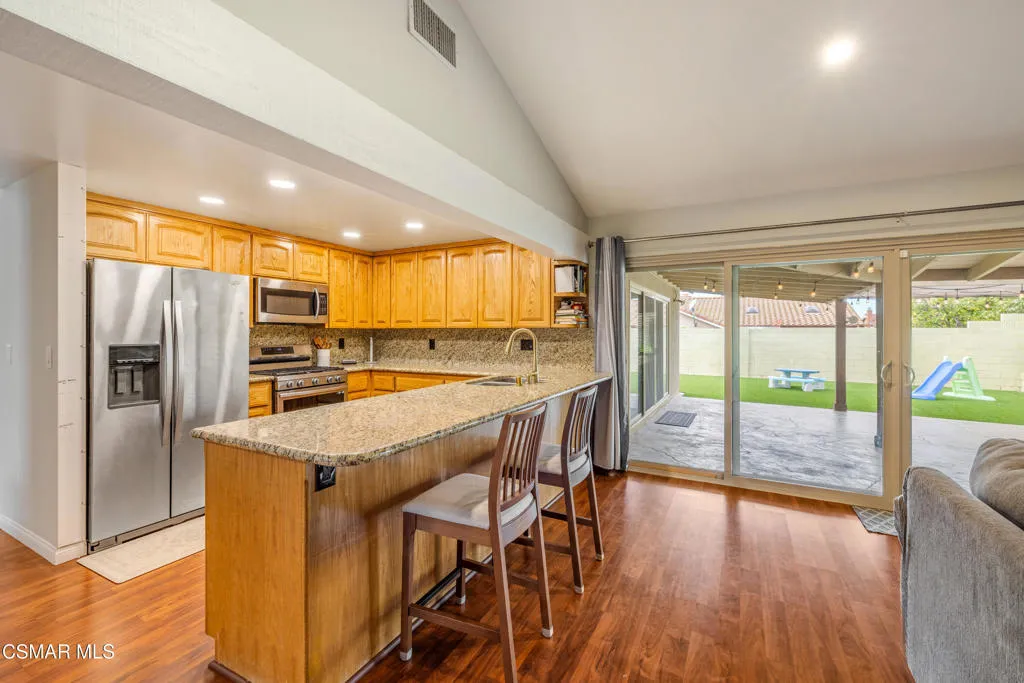 2345 Cragmont Court, Simi Valley, California 93065 home-pic-4