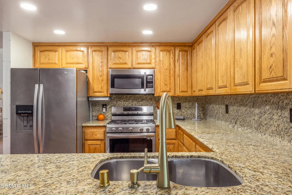 2345 Cragmont Court, Simi Valley, California 93065 home-pic-6