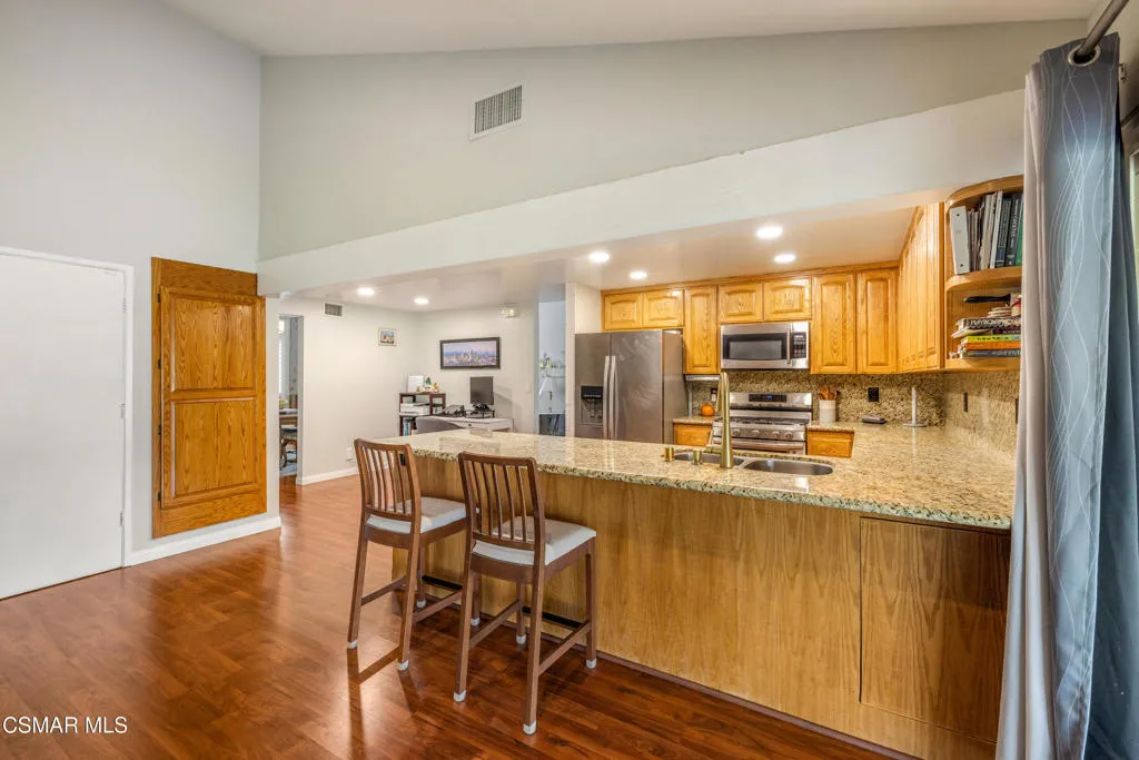 2345 Cragmont Court, Simi Valley, California 93065 home-pic-5