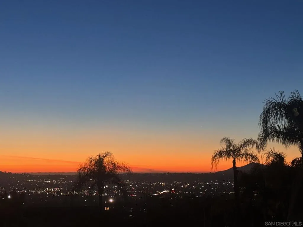 836 Camelot Pkwy, El Cajon, California 92019 home-pic-2