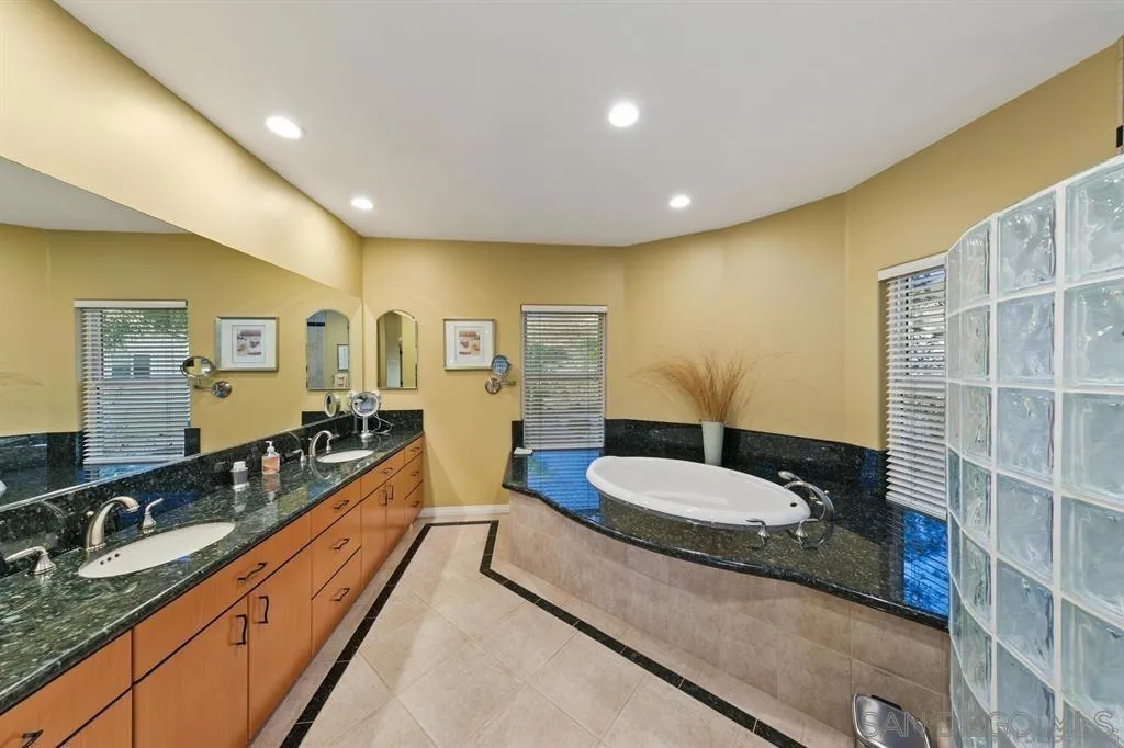 836 Camelot Pkwy, El Cajon, California 92019 home-pic-34