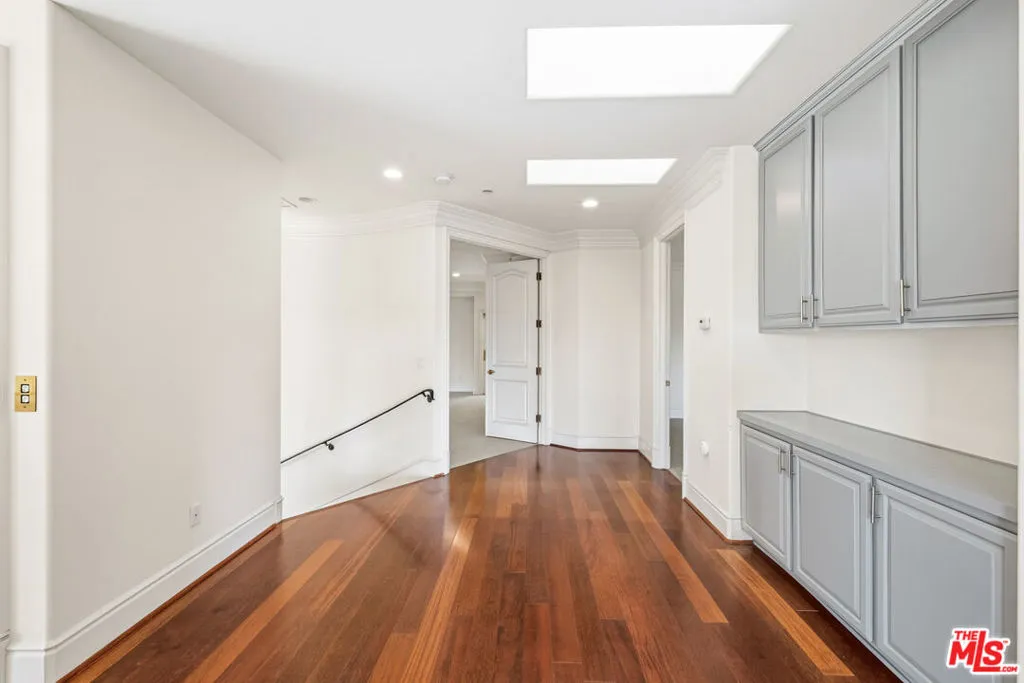 2997 Beverly Glen Circle, Los Angeles, California 90077 home-pic-16