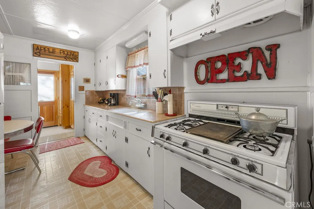 39161 Buckthorn, Big Bear Lake, California 92315 home-pic-8