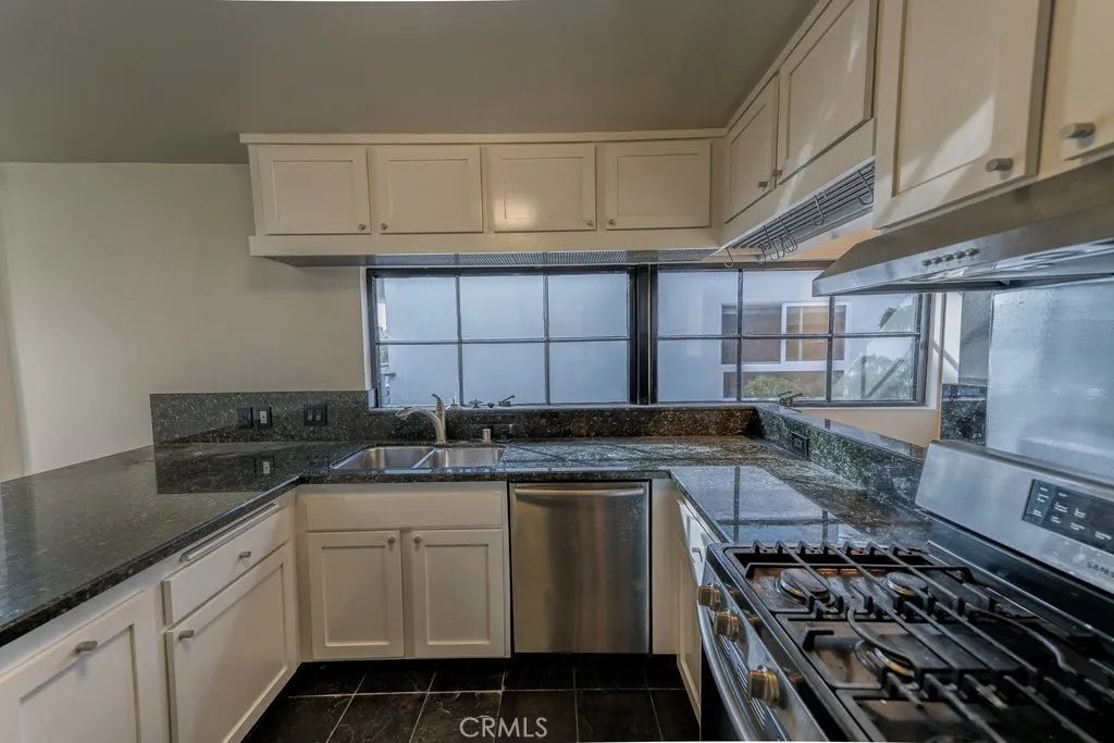 11817 Texas 1, Los Angeles, California 90025 home-pic-14