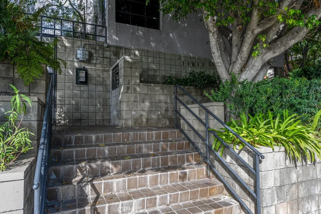 11817 Texas 1, Los Angeles, California 90025 home-pic-1