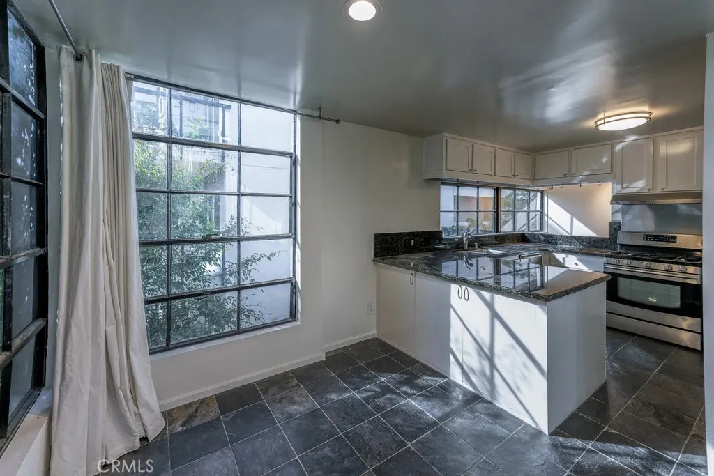 11817 Texas 1, Los Angeles, California 90025 home-pic-12