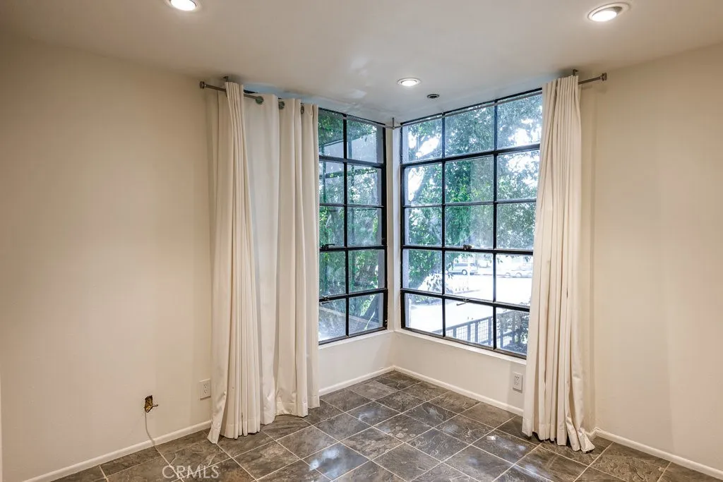11817 Texas 1, Los Angeles, California 90025 home-pic-8