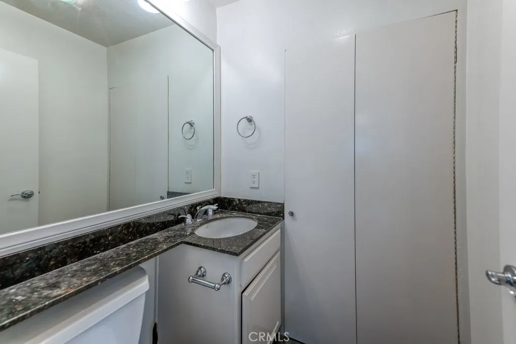 11817 Texas 1, Los Angeles, California 90025 home-pic-16