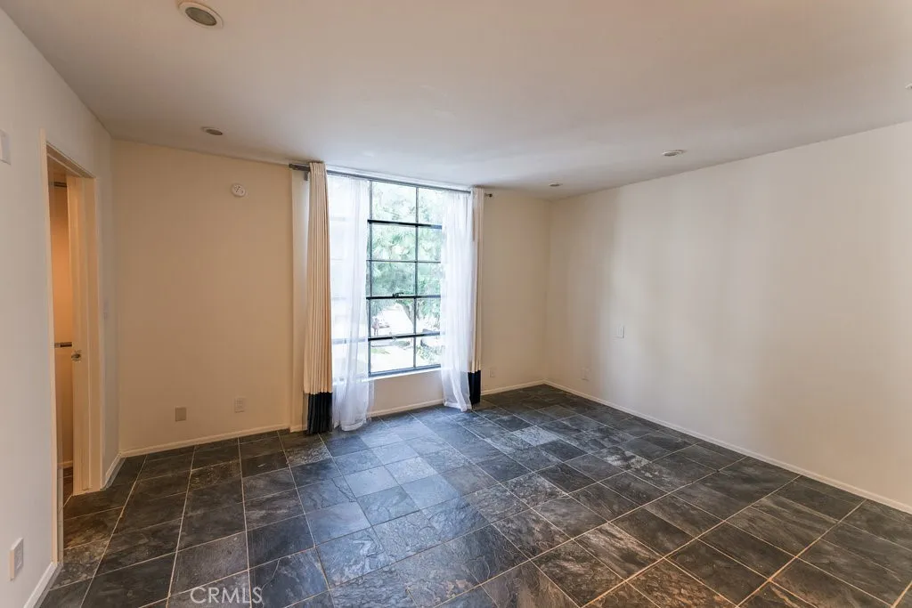 11817 Texas 1, Los Angeles, California 90025 home-pic-4